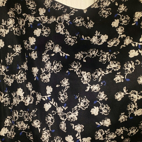 NWT Beautiful plus size Floral print peplum blouse - Picture 3 of 4