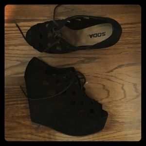 Soda Black Wedges