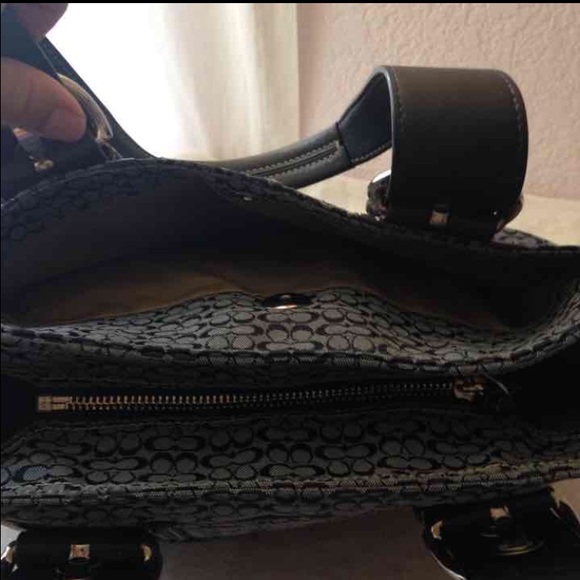 Pre-Loved Coach Handbag - Picture 4 of 5