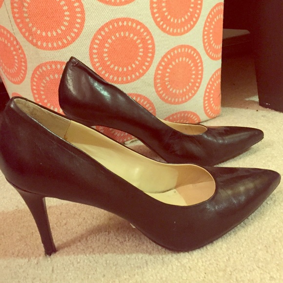 Nine West black leather pumps