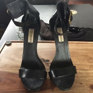 ⚡️FINAL MARK DOWN⚡️Steve Madden sandal heel strap
