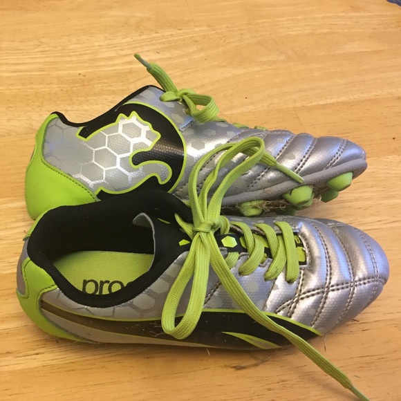 Boy's Puma soccer cleats size 13