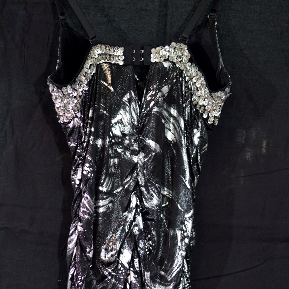 Dress - Picture 3 of 3