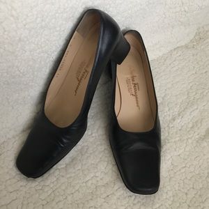 Salvatore Ferragamo Boutique Classy Heels Sz. 8B