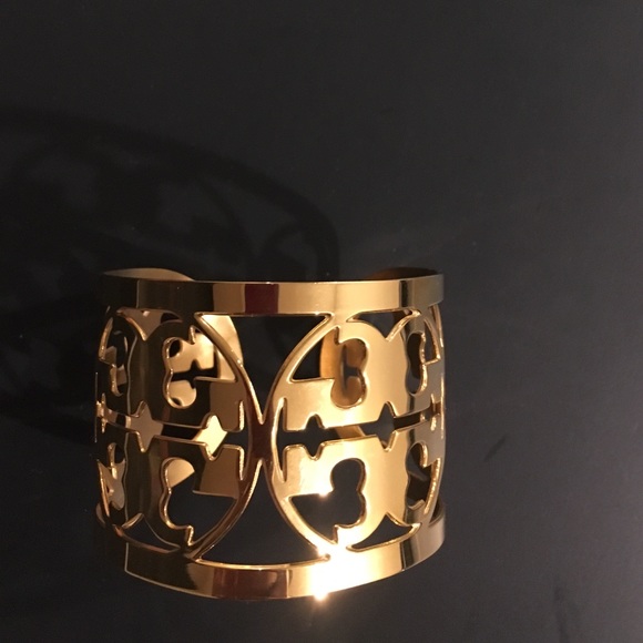 Costume gold cuff  good knock off Tory Birch