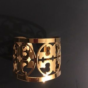 Costume gold cuff  good knock off Tory Birch