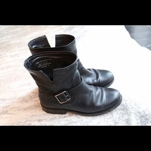 FRYE Natalie Short Engineer Boots 7.5B
