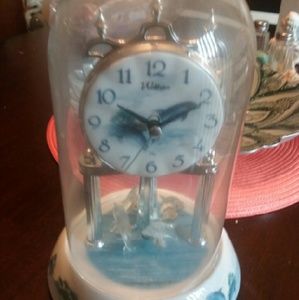 Beautiful clock dome free shipping! !