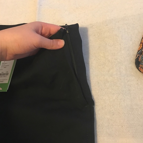 Black Lilly Pulitzer slacks - Picture 4 of 4