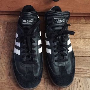 Black Adidas Samba's