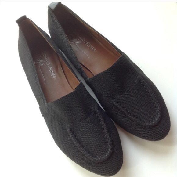 Donald J Pliner black canvas flats !!!