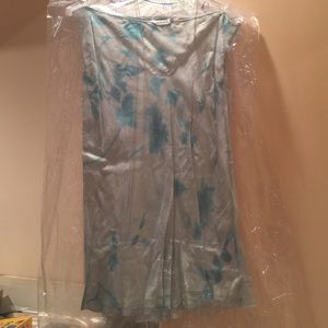 TAHARI sleeveless blouse size 8. Great price!!