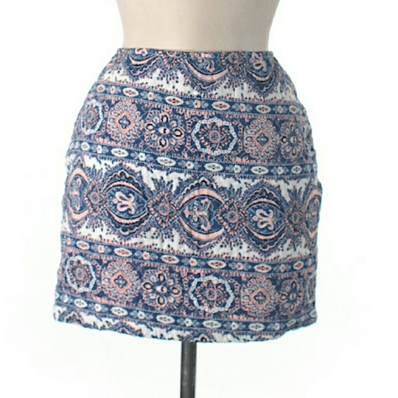 3/$30 LF Quilted Blue Pink Bodycon Skirt Fits lk S - Picture 2 of 4