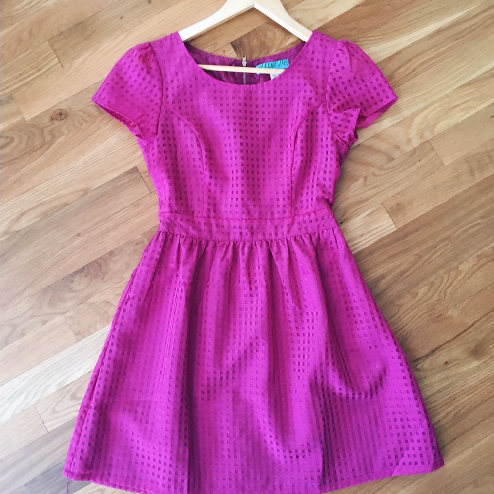 Small fuchsia cap sleeve dress