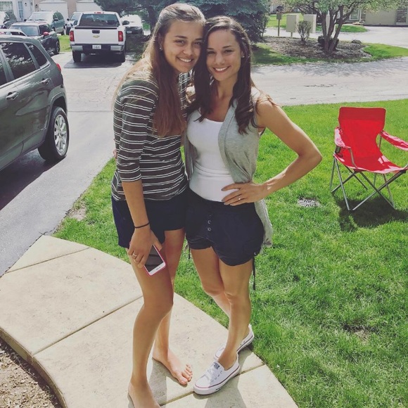 Meet your Posher, Melissa - Picture 2 of 2