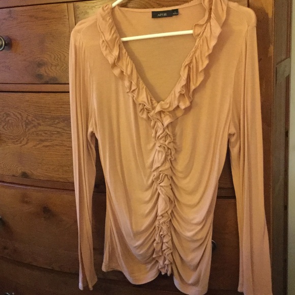 Peach ruffle top - Picture 1 of 3