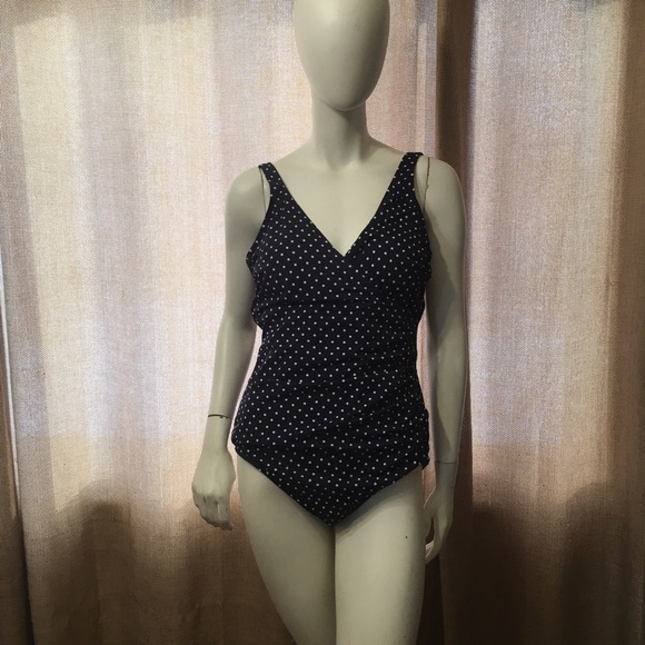 Kirkland signature full piece swimsuit. - Picture 1 of 3