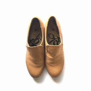 Off the Beaten Track Tan Loafers