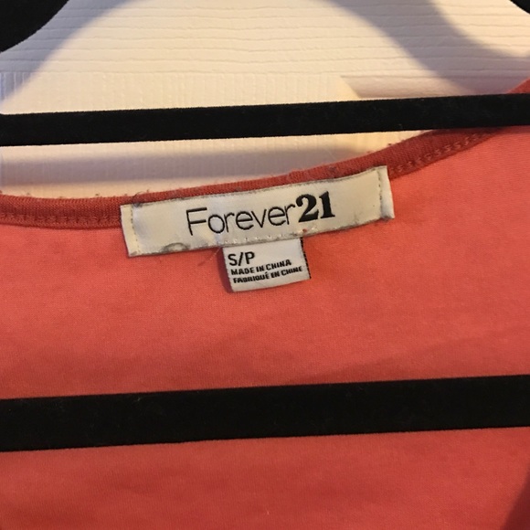 Cute sequined top! - Picture 3 of 3