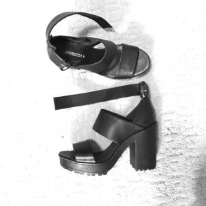 Black platform sandals