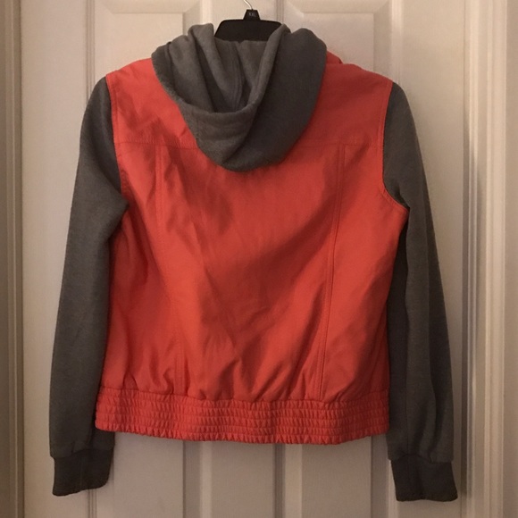 Hooded jacket - Picture 2 of 3