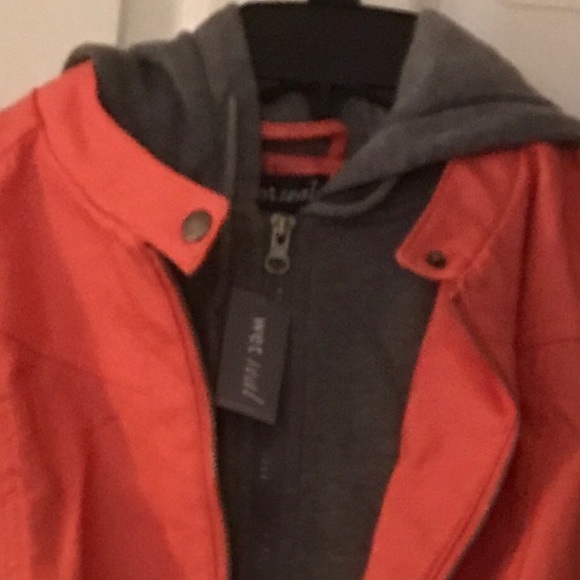 Hooded jacket - Picture 3 of 3