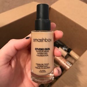 Smash is studio skin foundation