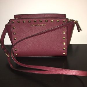 Michael Kors Medium Messenger