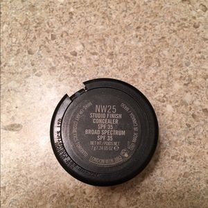 MAC studio finish concealer NW25