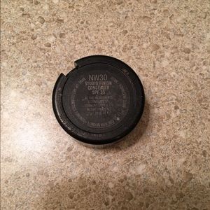 MAC studio finish concealer NW30