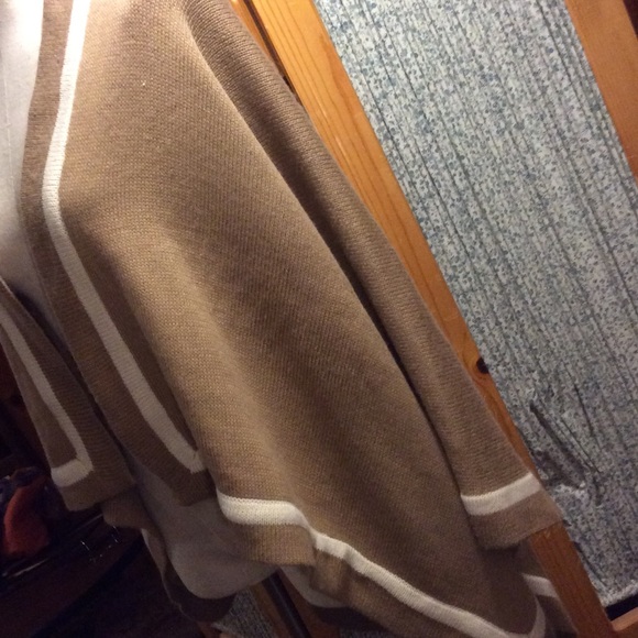 ❌Firm Price❌Beige & Cream Trimmed Shawl - Picture 2 of 3