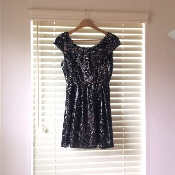 Super cute Sequin backless dress forever 21 - Picture 2 of 4