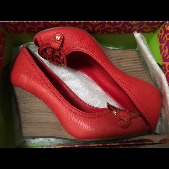 Tory Burch Amanda High Wedge Size 9