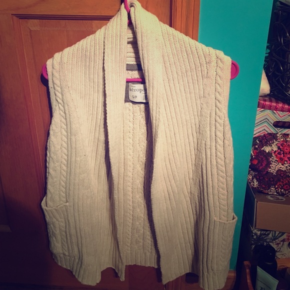 Aeropostale knitted layering cardigan/vest