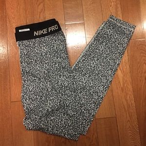 Nike Pro Athletic Legging