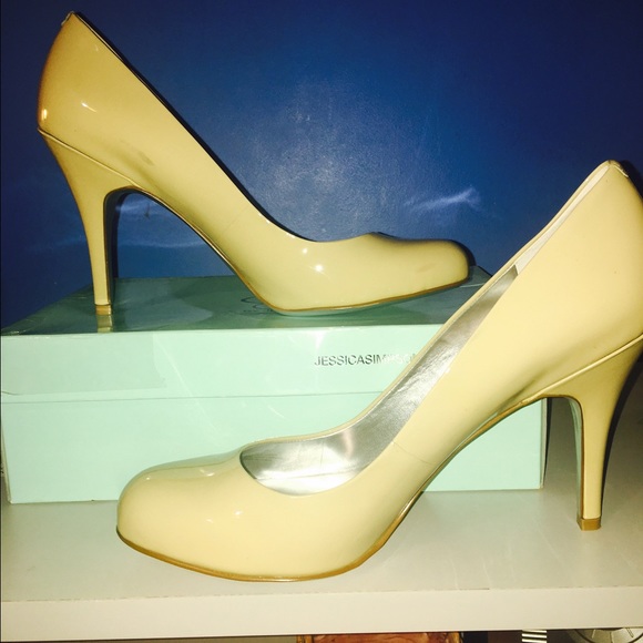Jessica Simpson nude heels