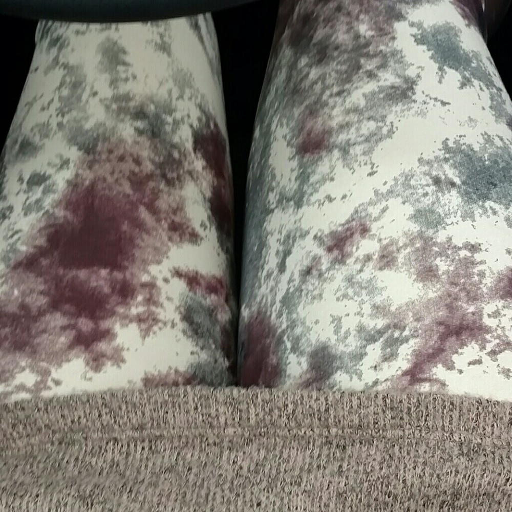 LAST 1 🎀 SOFT Whimsical Tie Dye Leggings - Picture 2 of 4