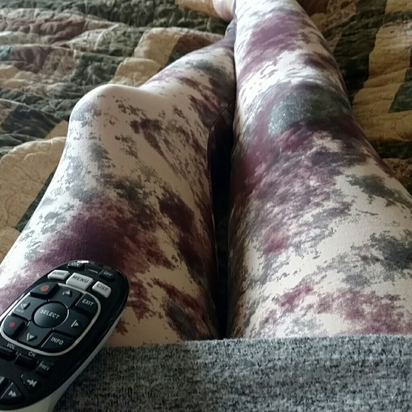 LAST 1 🎀 SOFT Whimsical Tie Dye Leggings - Picture 4 of 4