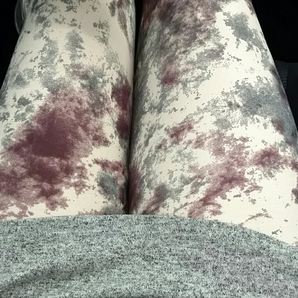 LAST 1 🎀 SOFT Whimsical Tie Dye Leggings - Picture 3 of 4