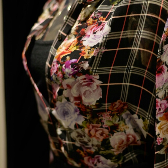 Nicole Miller Floral Top - Picture 1 of 2