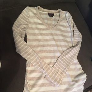 Long sleeve maternity shirt