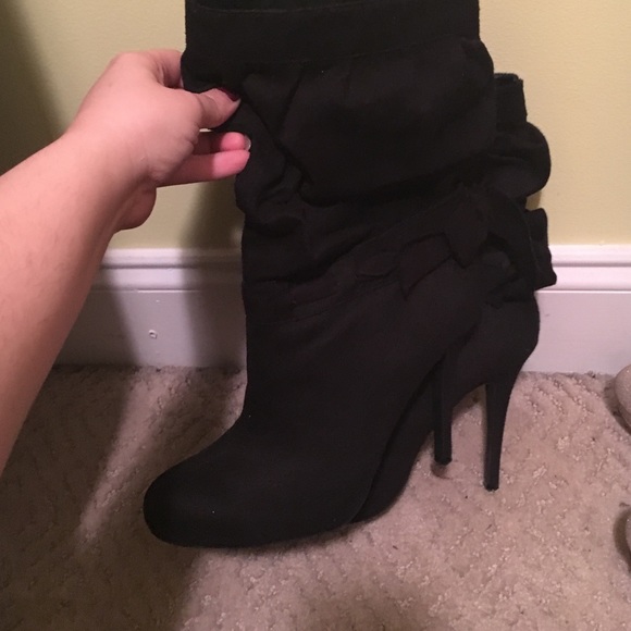 Black boots w heel