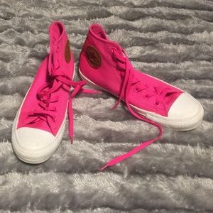 hot pink limited edition converse