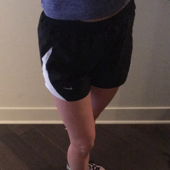 SOLD Nike workout shorts - Picture 4 of 4