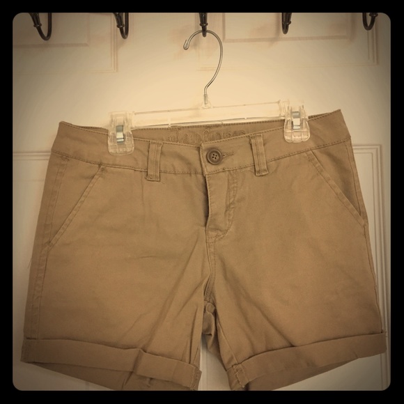 Khaki Shorts 💫