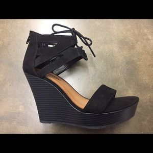 Size 6-Black Wedge