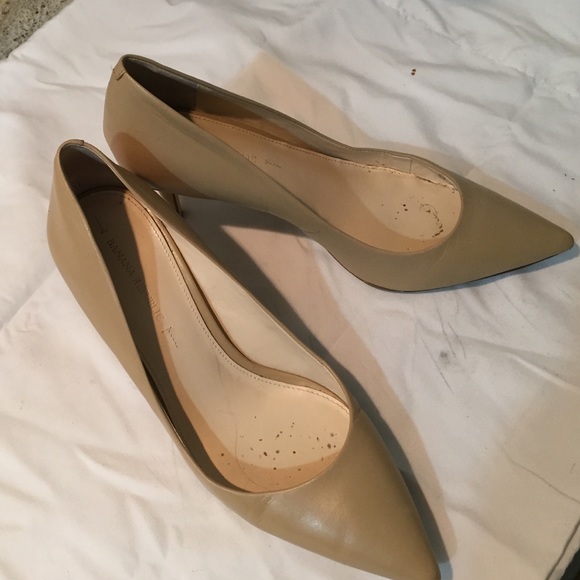 Nude Pumps