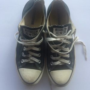 Converse size : men 6 women 8