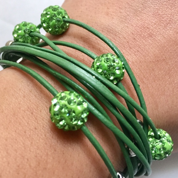 💋NEW: Rare Green Magnetic Close Bracelet - Picture 2 of 4