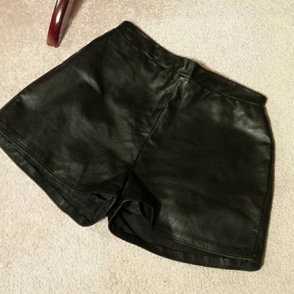 Pants - Leather hot pants